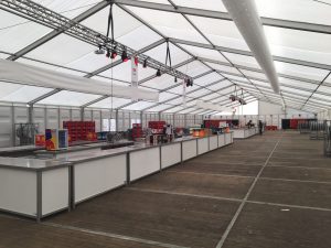 Fricke Party Aufbau nimmt Formen an