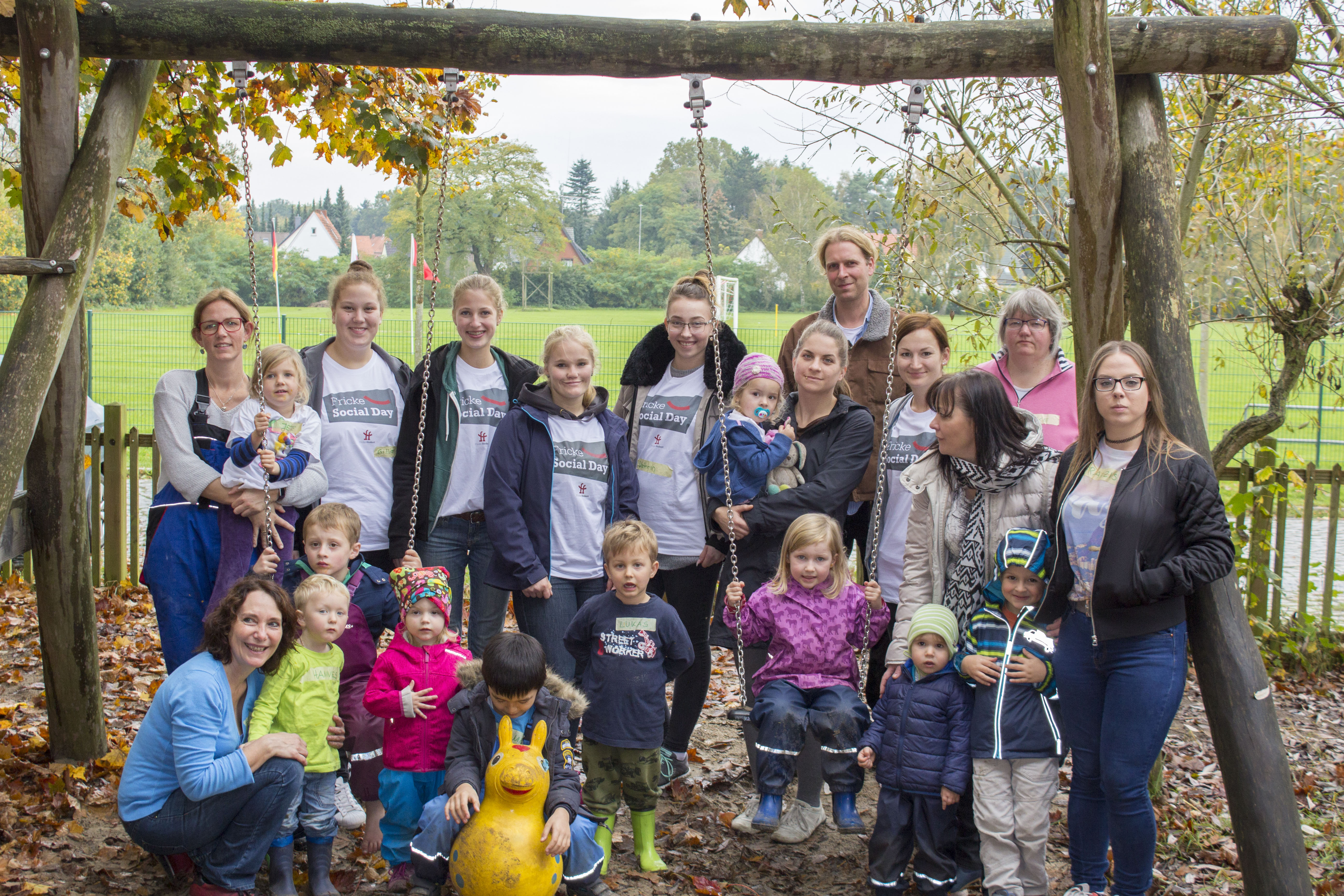 Fricke Azubis unterwegs in Verden - Von Grashüpfern, Regen und mal ganz anderer Arbeit