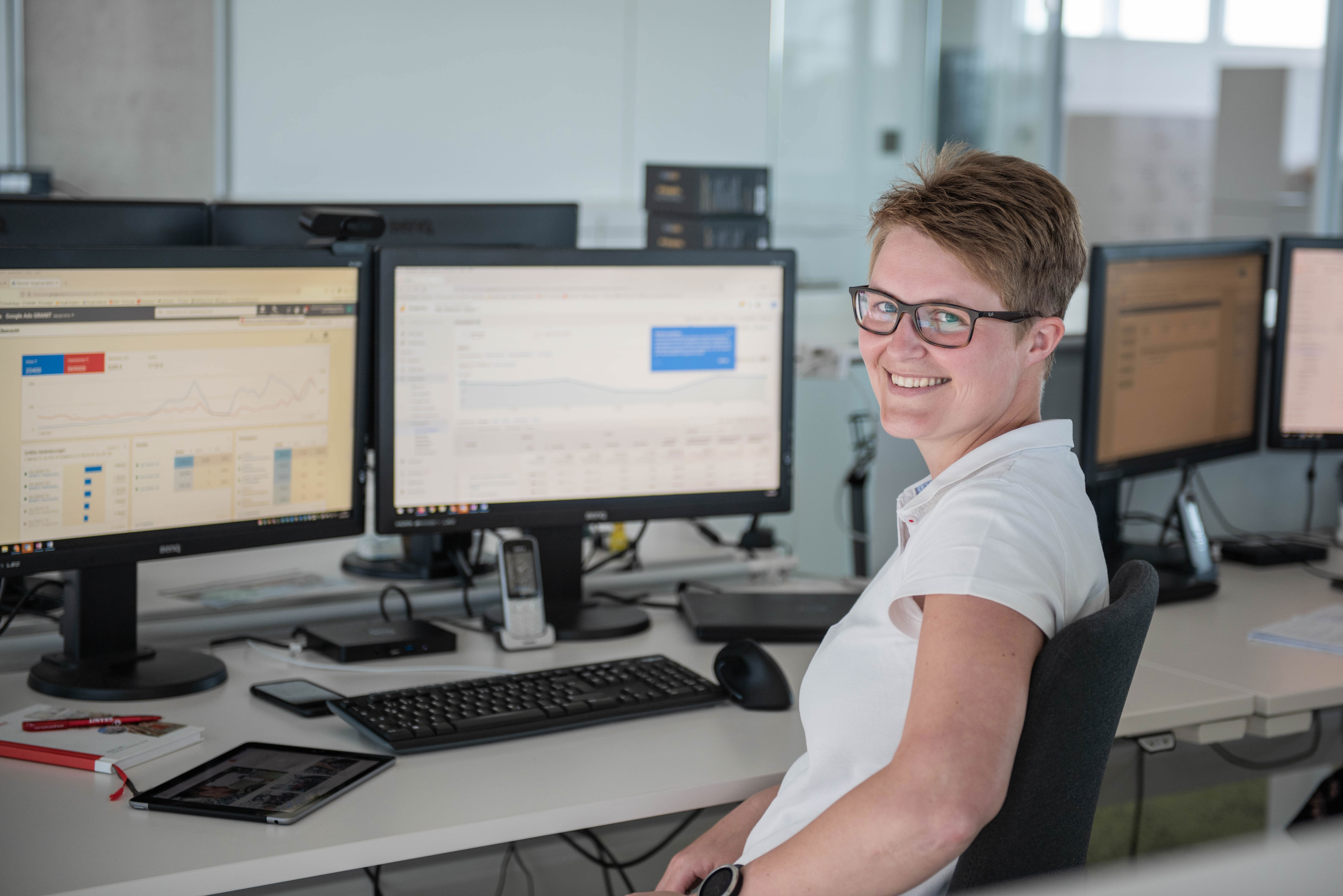 Digitale Berufe bei der FRICKE Gruppe - Carina ist Online-Marketing-Managerin